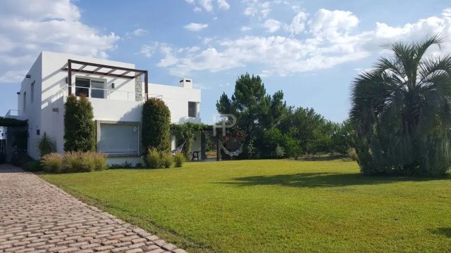 Casa-1825-jose-ignacio-sonada-vista-frontal-de-la-casa-1200.jpg